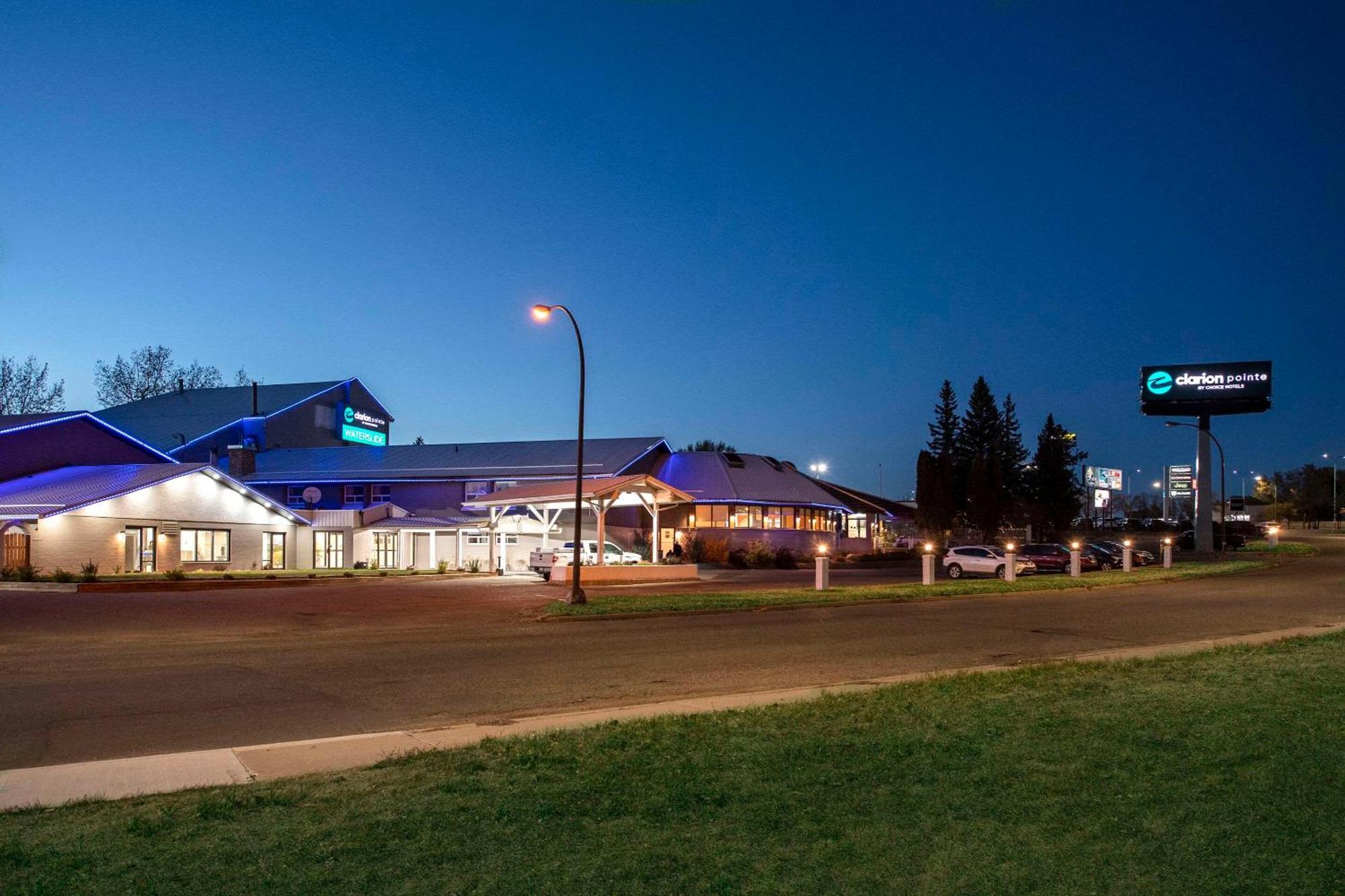 Clarion Pointe Hotel Medicine Hat Exterior photo